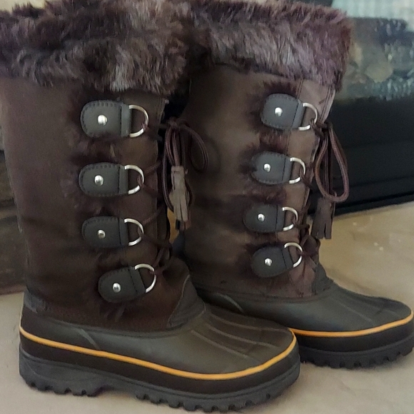 Khombu Snow Boots ❄️ - Picture 2 of 8